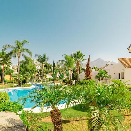 Cozy 2 Bedroom In Nueva Andalucia 公寓 马尔韦利亚